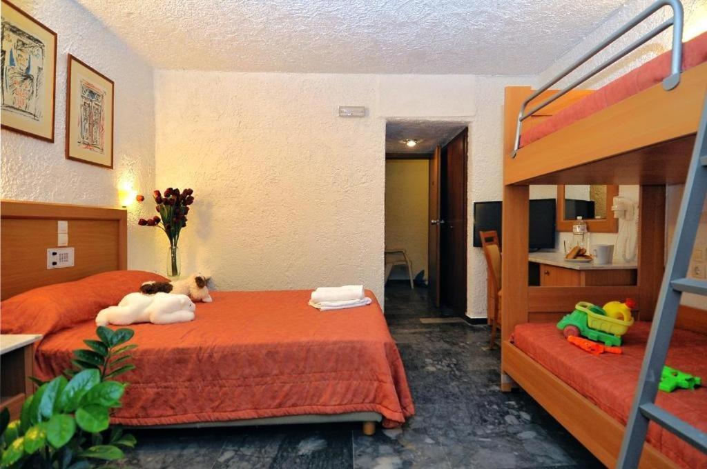 Karteros Hotel Luaran gambar