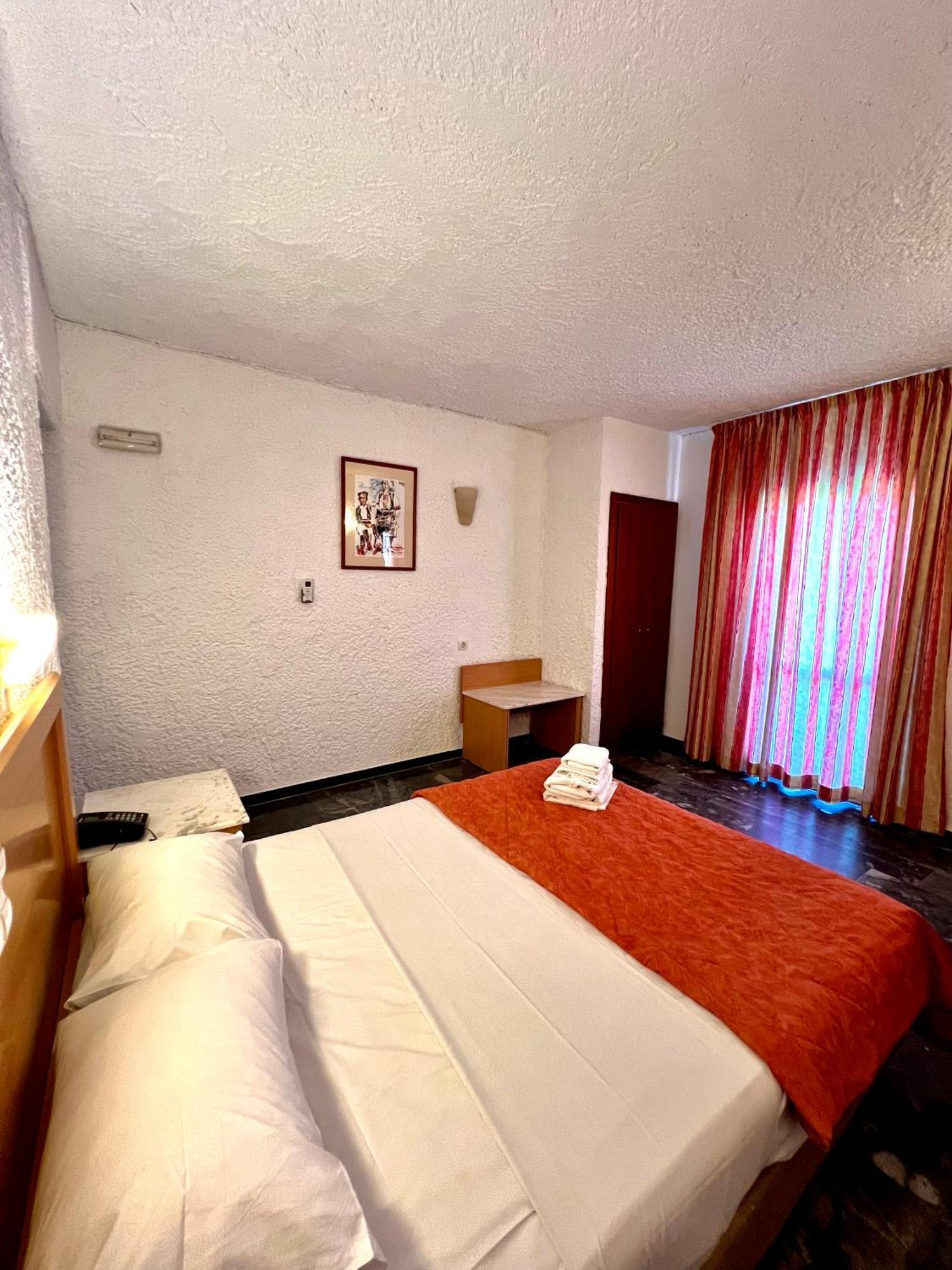 Karteros Hotel Luaran gambar