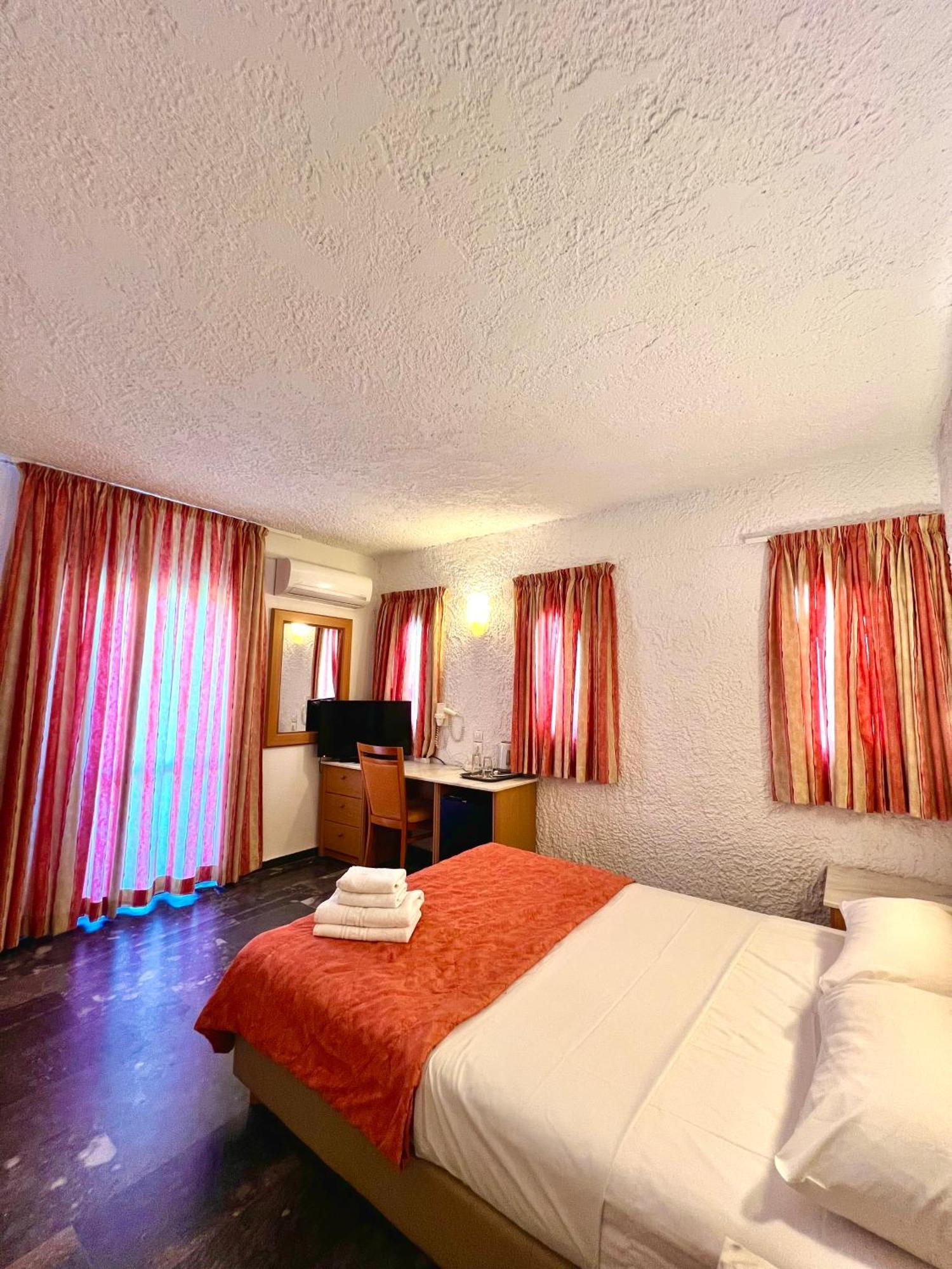 Karteros Hotel Luaran gambar