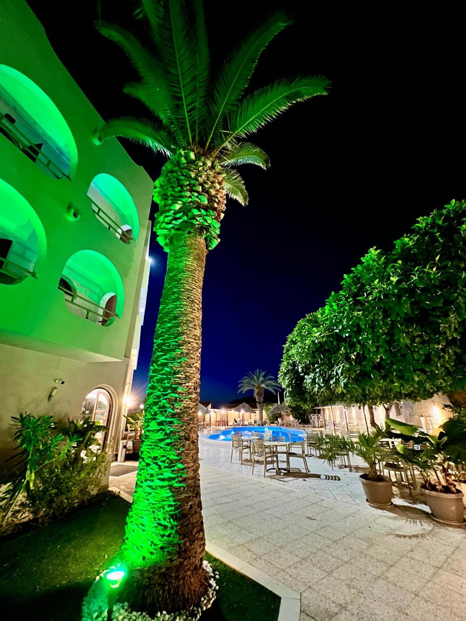 Karteros Hotel Luaran gambar